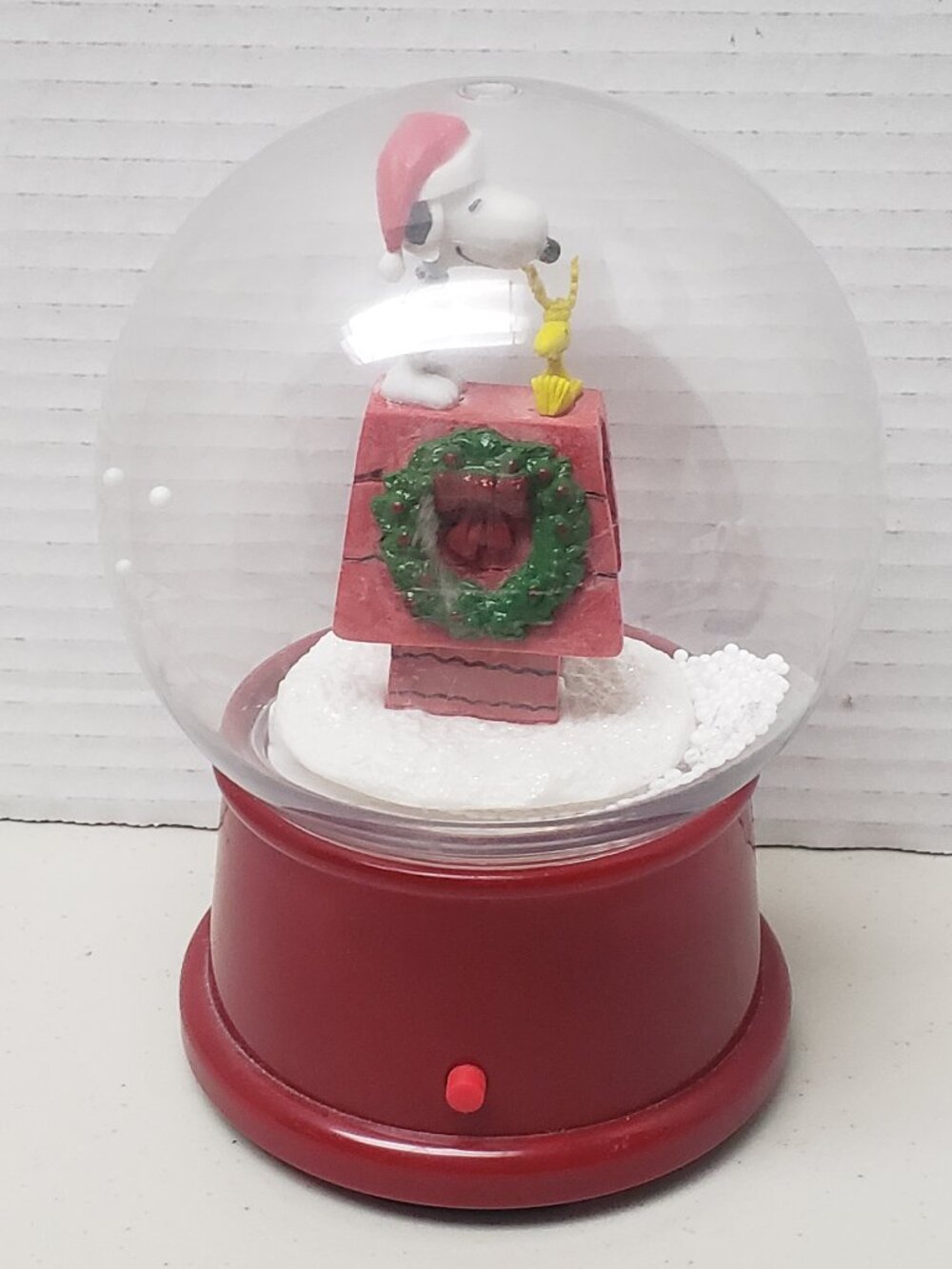 Peanuts Snoopy & Woodstock Christmas Toy Snowglobe 2013